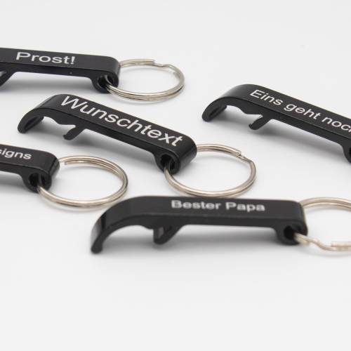 Personalisierter Schlüsselanhänger Flaschenöffner – Mini Bottle Opener in Schwarz mit Gravur – Individuelles Geschenk mi