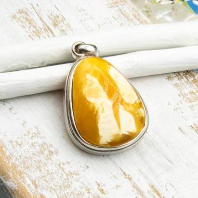 wunderschöner vintage Bernstein Anhänger, Geschenkidee, Ostern, Valentinstag, Muttertag, Geburtstag