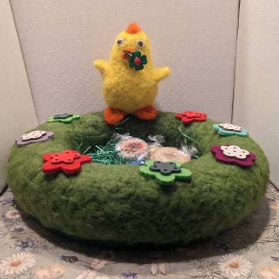 Befüllbares Osternest mit Küken, hergestellt mit Nadelfilztechnik