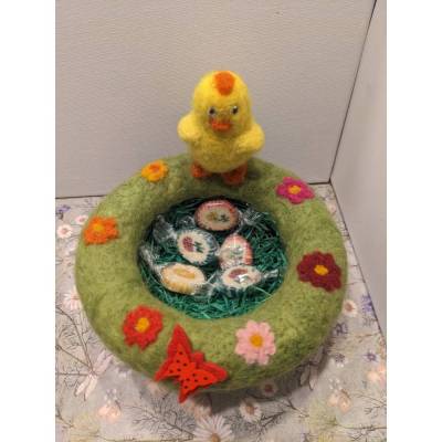 Befüllbares Osternest mit Küken, hergestellt mit Nadelfilztechnik