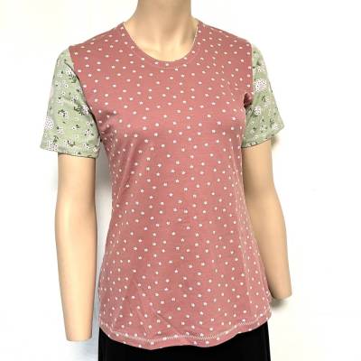 pastellfarbenes T-Shirt mit 1/2-Arm, aus blumigem Baumwoll-Jersey in altrosa, mit lindgrün-bunten Ärmeln, Gr. S-M