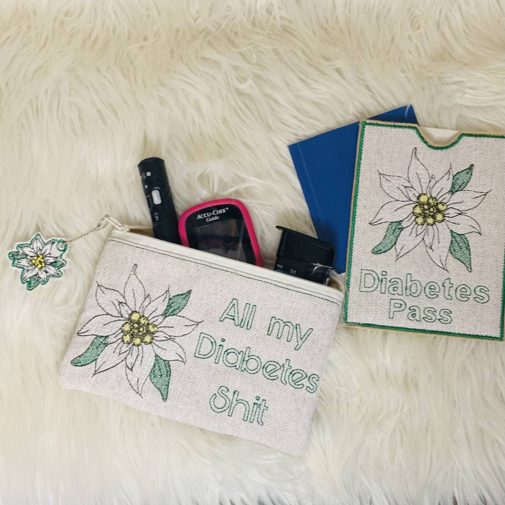 Stickdatei Edelweiss Set – Diabetes Schlüsselanhänger, Tasche & Hülle Lineare Art | Design by Jasmina Bild 1
