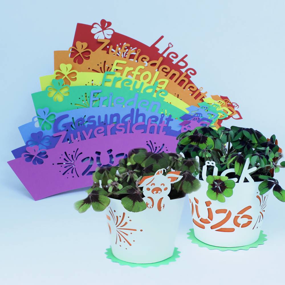 SVG Plotterdatei Silvester 2026, Neujahrsgruß, Banderole Glücksklee, Glücksschweinchen, Deko Silvester Party, Geschenk Bild 1