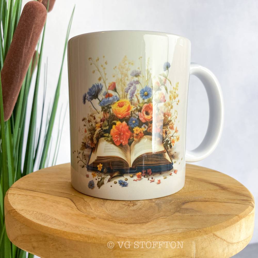Bücher Tasse mit Blumen | Kaffeetasse für Leseratten & Buchliebhaber