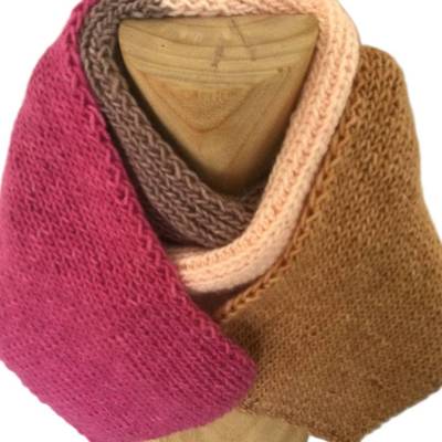 Schal mit Blockstreifen in Farbverlauf von Pink bis Braun handgestrickt von Hobbyhaus