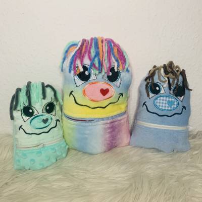 Stickdatei Schnobbel Kummermonster Love mit Reißverschlusstasche – In the Hoop Kuscheltier Set für Stickmaschine