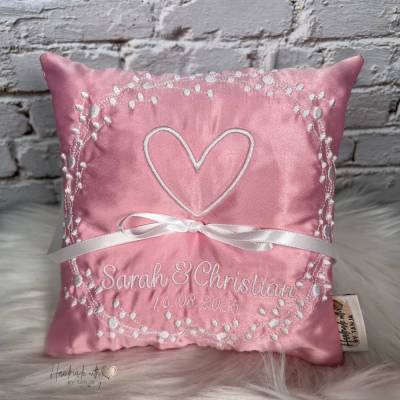 Ringkissen personalisiert in rosa I Ringträgerkissen mit Namen I besticktes Kissen für Ringe zur Hochzeit I Herzkissen 