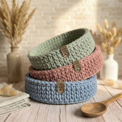 Häkelkorb 32 cm / Brotkorb gehäkelt / Korb mit Holzboden / Dekoratives Tablett / Deko Korb 