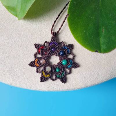 Makramee Halskette mit Chakra-Anhänger, dunkelbraun