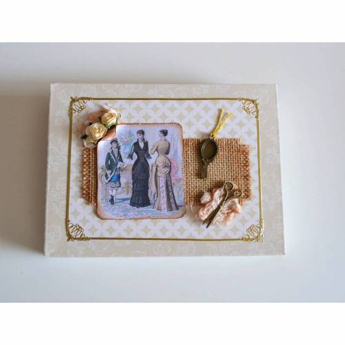 Geschenkschachtel mit Frauen, Schere und Spiegel