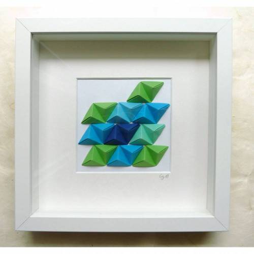Grün-blaue Tetraeder // 3D-Bild aus Origami im Objektrahmen