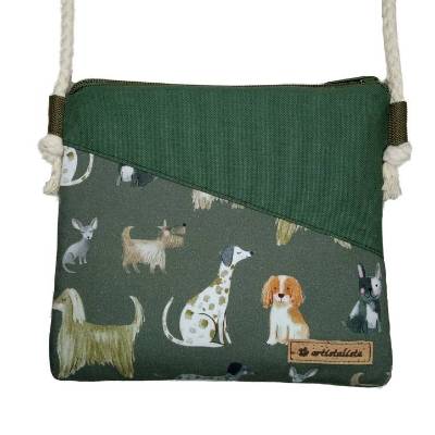 Umhängetasche Hundewiese oliv – Handmade Gassi Tasche in zwei Größen mit Hundemotiv