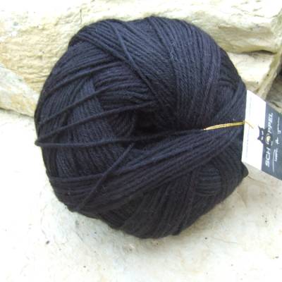 Schoppel Admiral Stärke 6: schöne dicke einfarbige Wolle in der Farbe schwarz