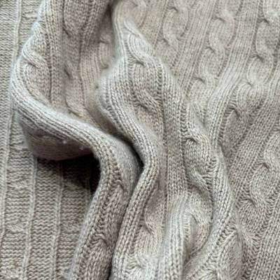 italienischer Strickstoff mit Zopfmuster aus Schurwolle und Lambswool in Beige für Pullover, Strickjacken, Kleider