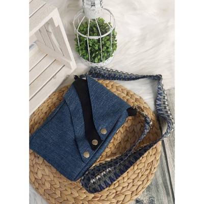 Umhängetasche/Handtasche klein (Farbbeispiel blau) aus Polstercanvas in 36 Farben