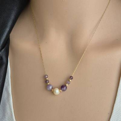 Amethyst Kette, feine goldene Halskette für Damen mit Edelsteinen und Süßwasserperle
