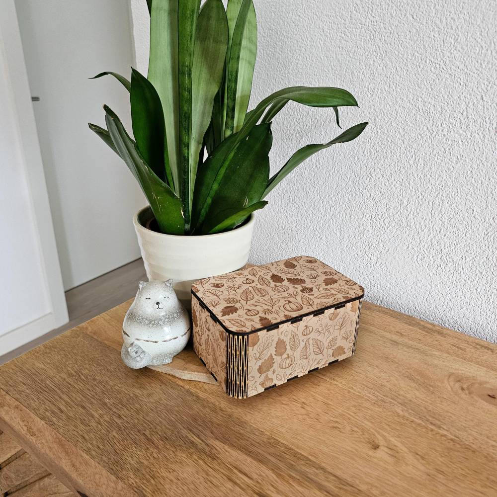 Kleine Holzbox mit Herbstlichem Muster Graviert
