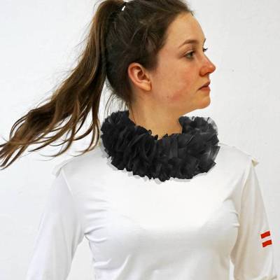 SCHWARZE HANDGEMACHTE HALSKRAUSE aus upcycling Stoff + bestickter Perlen-Kugel, Vintage Seiden-Soutache-Band + Knopf