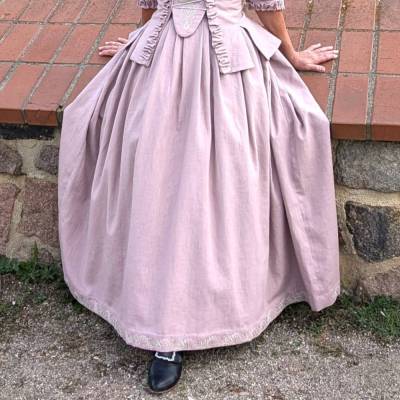 Rock im Stil des 18. Jahrhunderts mit oder ohne Bumroll Leinen in vielen Farben mit Stickerei