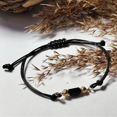 Verstellbares Damenarmband aus Onyx und Lava mit vergoldeten Perlen