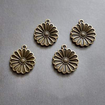 4 runde Blumenanhänger Gänseblümchen bronzefarben