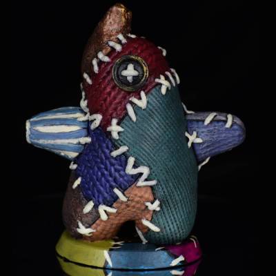 Süße Flicken Kobold Figur handmodelliert – Bunte Desk Buddy Puppe - Einzelstück