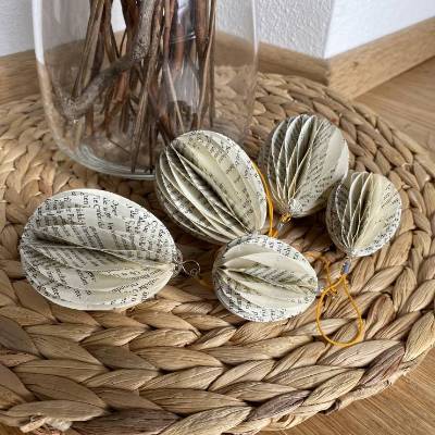 Ostereier aus Buchseiten Wabeneier Osterschmuck Osterdeko Upcycling