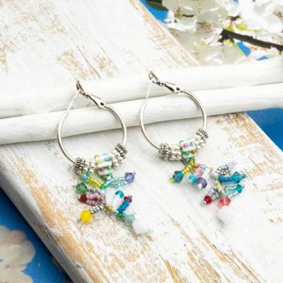 lässige creolen ohrringe, geschenkidee geburtstag valentinstag frau freundin, glasperlenschmuck, bunt