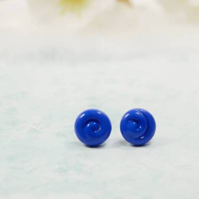 Blaue Ohrstecker mit Spirale aus Muranoglas und Edelstahl