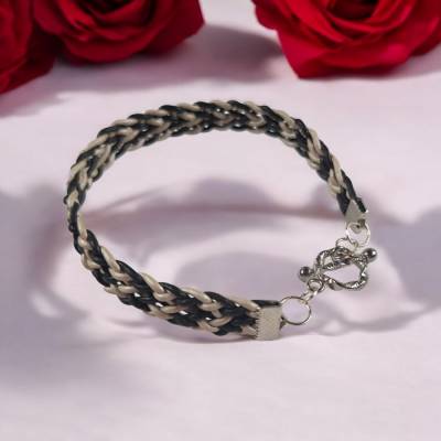 Stilvolles schwarz-weißes Lederarmband für Männer – 24 cm, Kumihimo geflochten, mit Knebelverschluss
