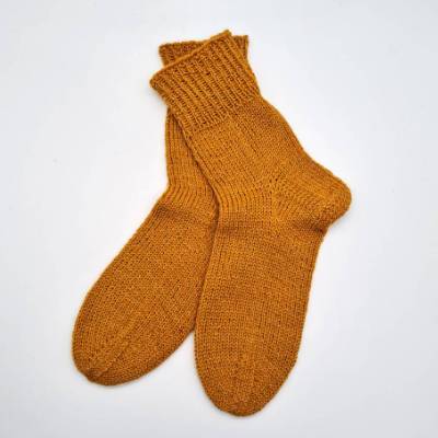 Gestrickte dickere Socken, Gr. 40/41 aus Wolle u. Ramie in gelb, Stricksocken, Kuschelsocken aus 6 fach Sockenwolle