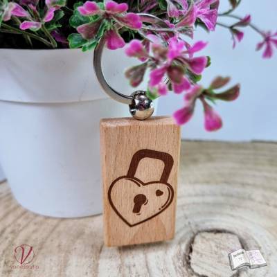 Schlüsselanhänger Love – Graviertes Holz & Metall, Geschenkidee
