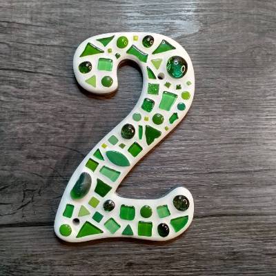 Hausnummer 2 als Mosaikkunst **handgefertigt**