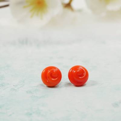 Orangene Ohrstecker mit Spirale aus Muranoglas und Edelstahl
