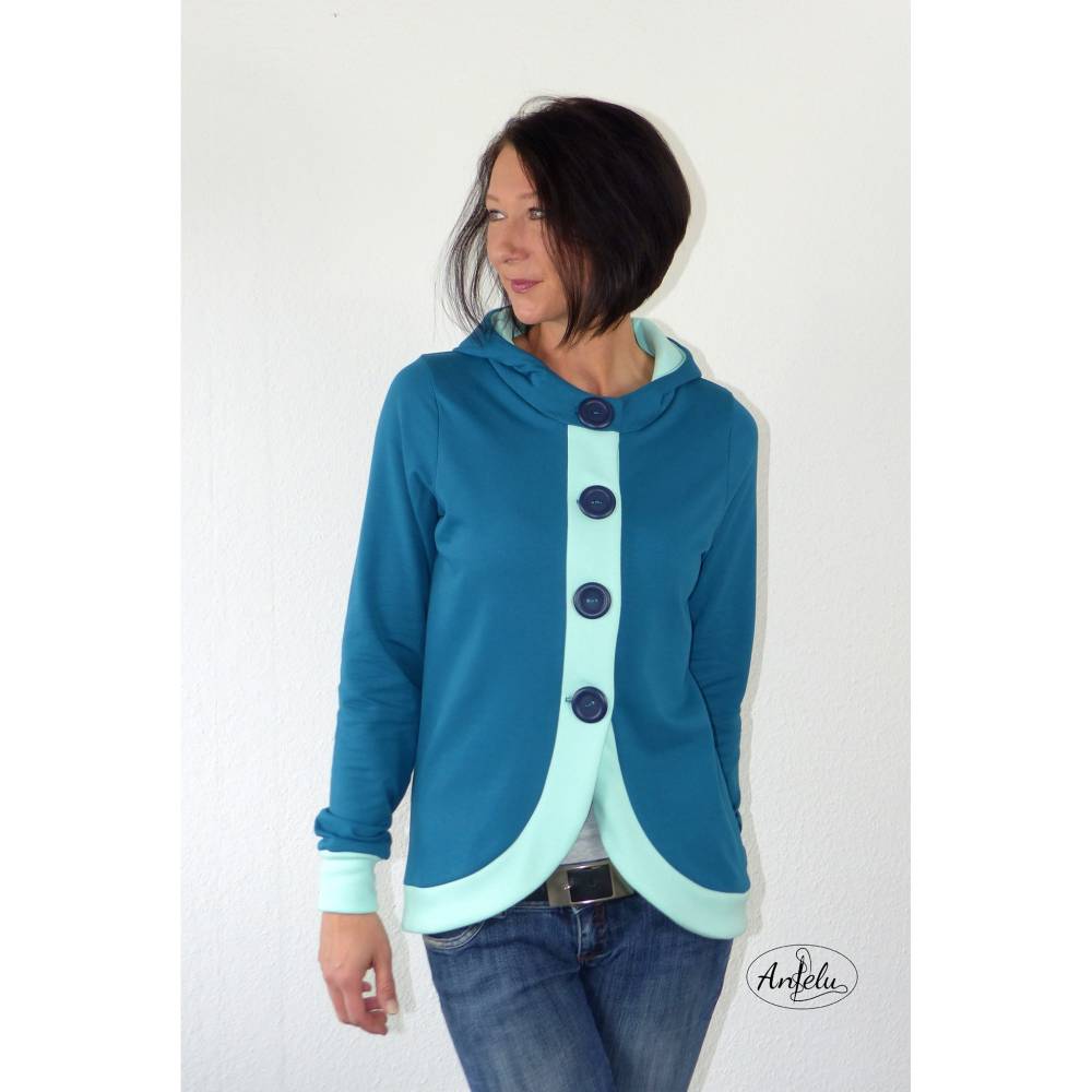 PDF-Schnittmuster Jacke Ruby (Gr. 32-50)Modische Jacke mit breiter, rund verlaufender Knopfleiste und praktischer Kapuze Bild 2