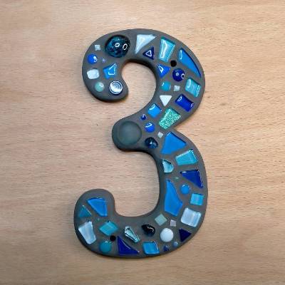 Hausnummer 3 als Mosaikkunst **handgefertigt**