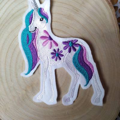 Stick-Applikation " Blüten-Einhorn"