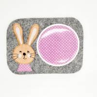 Stickdatei Mug Rug Hase ITH Tassenteppich