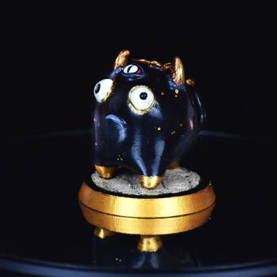 Süßer Blüten Dämon handbemalt im ägyptischen Granit Figuren Stil Einzelstück