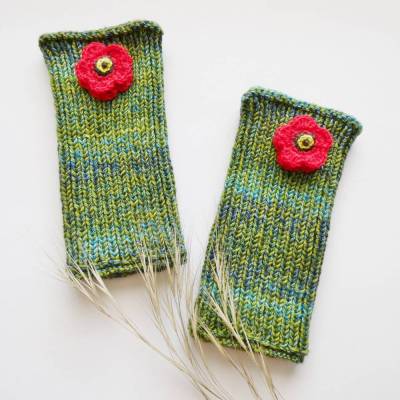 Handstulpen für Große Mohnblume- 1 Paar handgestrickte Armstulpen,Pulswärmer,Frauenstulpen,Häkelblume,Trachtenmode