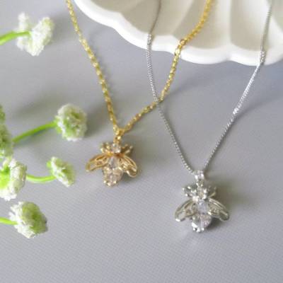 Halskette aus 925er Sterling Silber mit einer Biene in 3 D Design