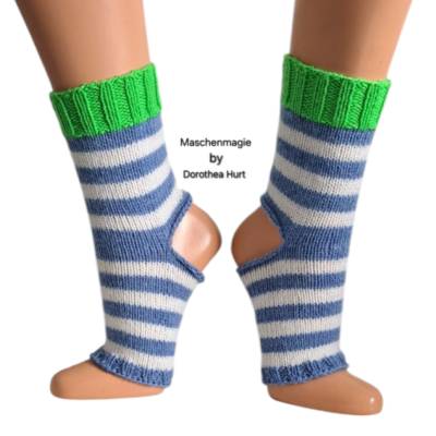 Yogasocken handgestrickt Größe 38-40 – Sportsocken & Pilatessocken aus Sockenwolle, Cremeweiß/Blau/Grün