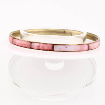 dünner Messing Armreifen mit Perlmutt Steine Einlage in weiß und Rosa Farbe -  80er Jahre Vintage Damen Armschmuck
