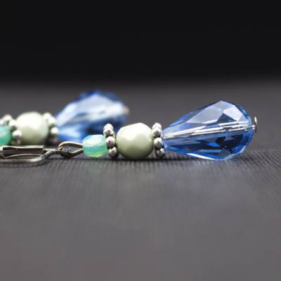 Romantische Ohrringe mit Glasperlen in Hellblau und Mint, elegant und modern, perfekt für Hochzeit