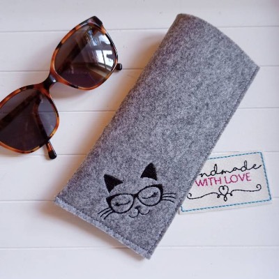Filz Brillenetui Katze bestickt – Handgefertigtes Etui für Sonnenbrille & Lesebrille
