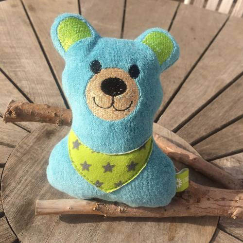 Bärli mit Halstuch Stickdatei  ITH 13x18 Kuscheltier Kuschelkissen Bär Teddy