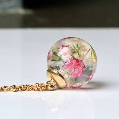 Halskette Blüten Schleierkraut in Resin gold