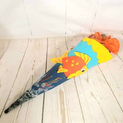Schultüte Unterwasserwelt 70cm – handgefilzte Filzschultüte mit Goldfisch-Motiv
