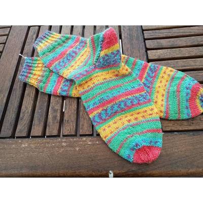 Schöne Socken bunt gestreift in Größe 36/37