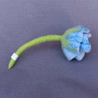 BLÜTE FILZ/KUNSTBLUME, Naturmaterial Wolle, Hellblau/ Grün, Handarbeit, Einzigartig, Dekorationsartikel & Accessoires
